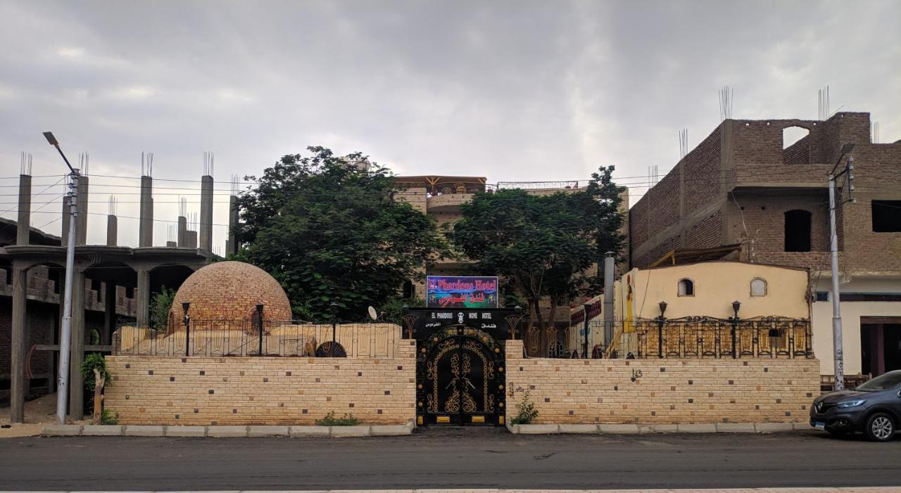Elphardous Hotel Luxor Kültér fotó