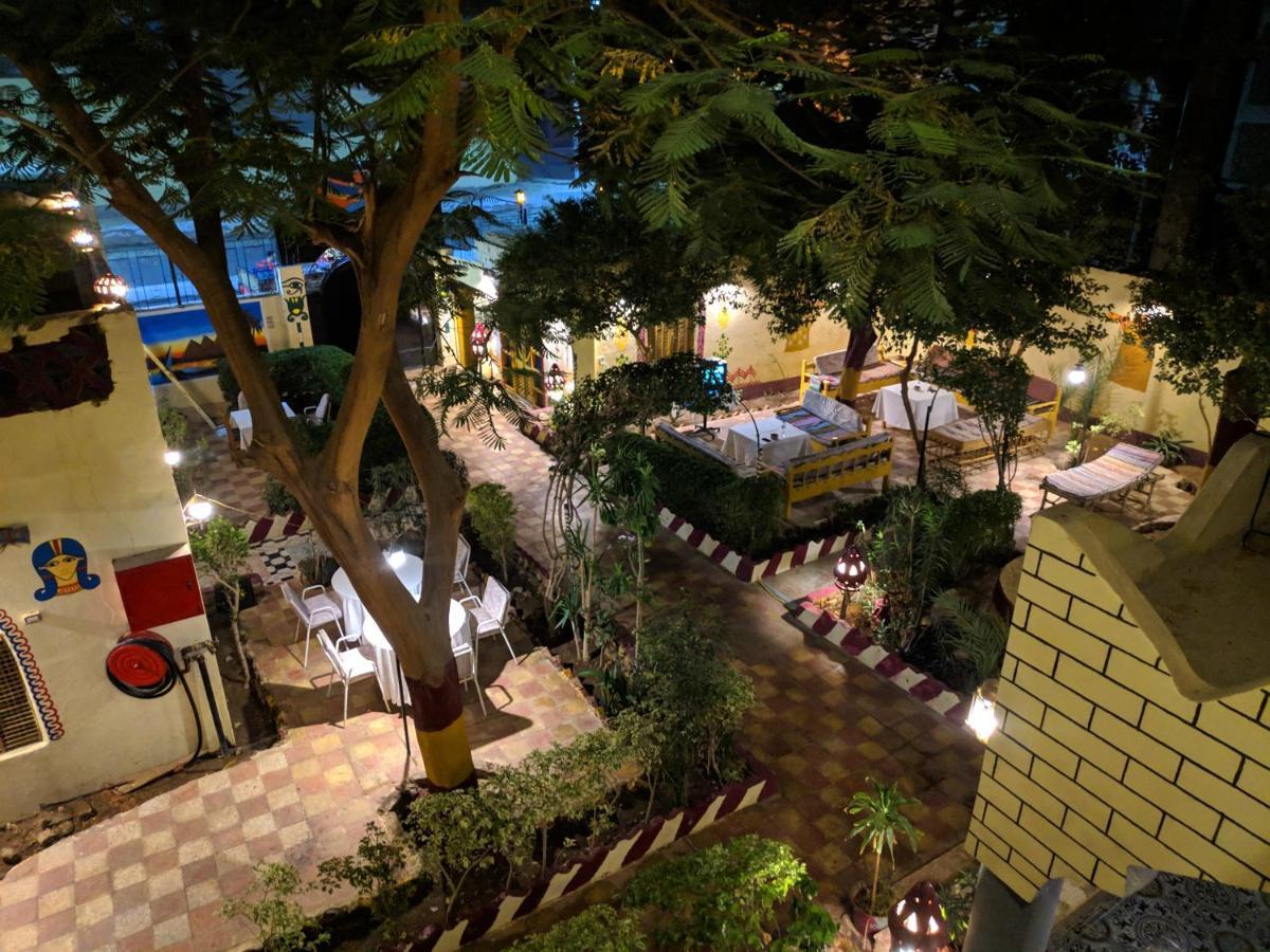 Elphardous Hotel Luxor Kültér fotó