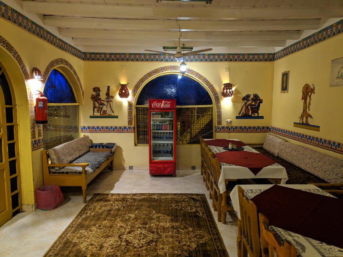 Elphardous Hotel Luxor Kültér fotó