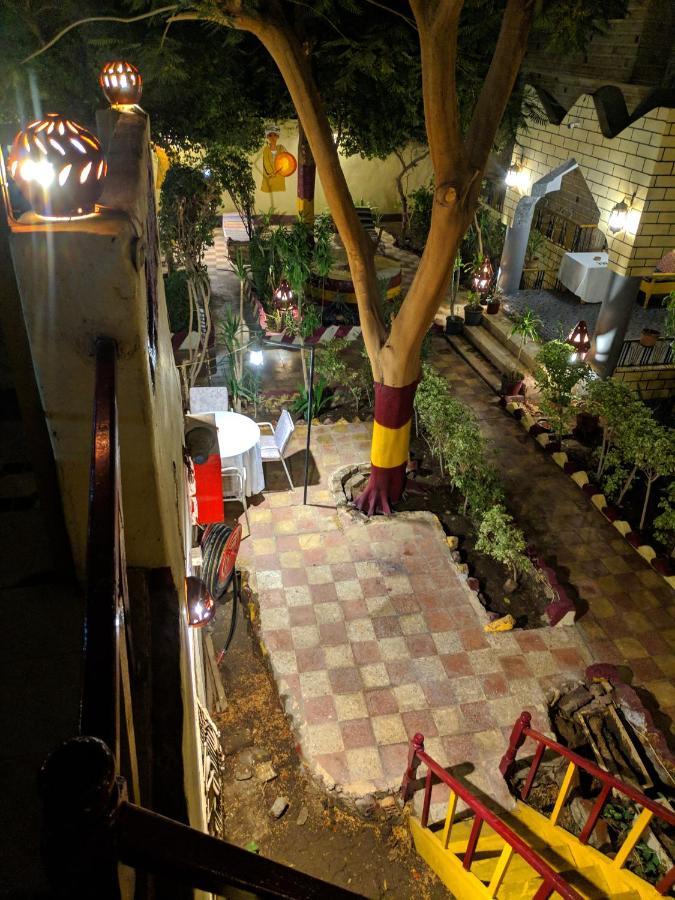 Elphardous Hotel Luxor Kültér fotó