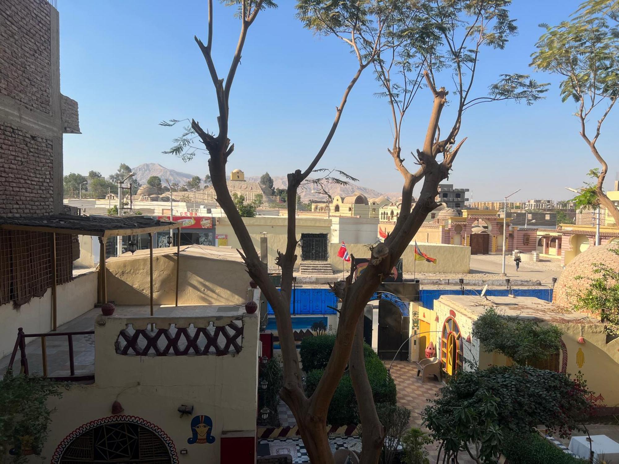 Elphardous Hotel Luxor Kültér fotó