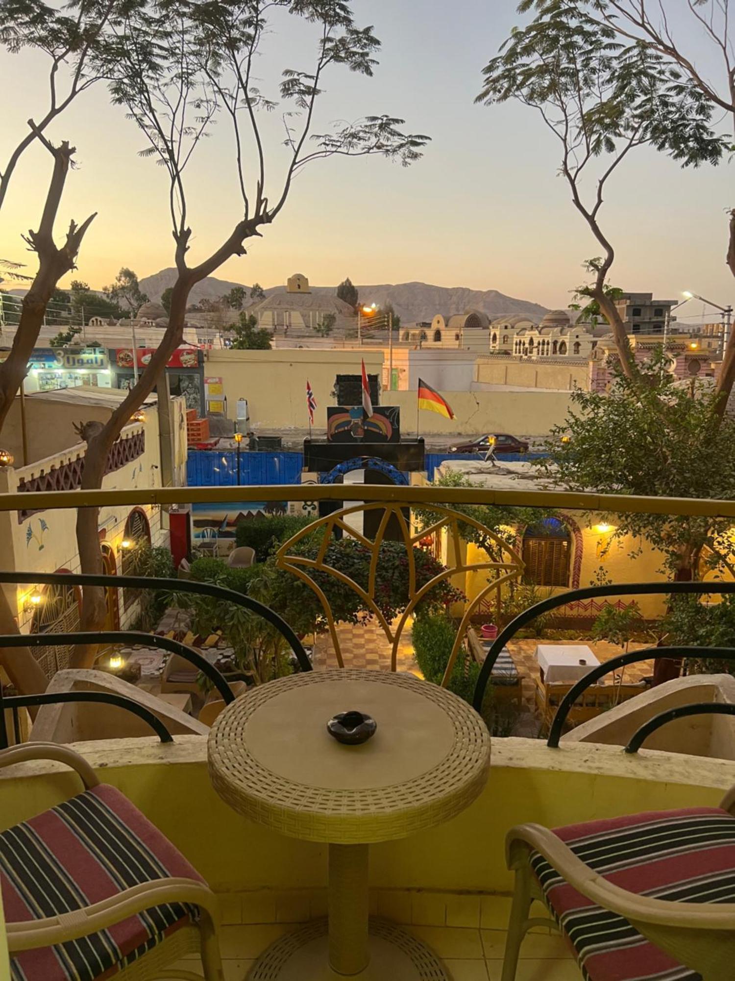 Elphardous Hotel Luxor Kültér fotó