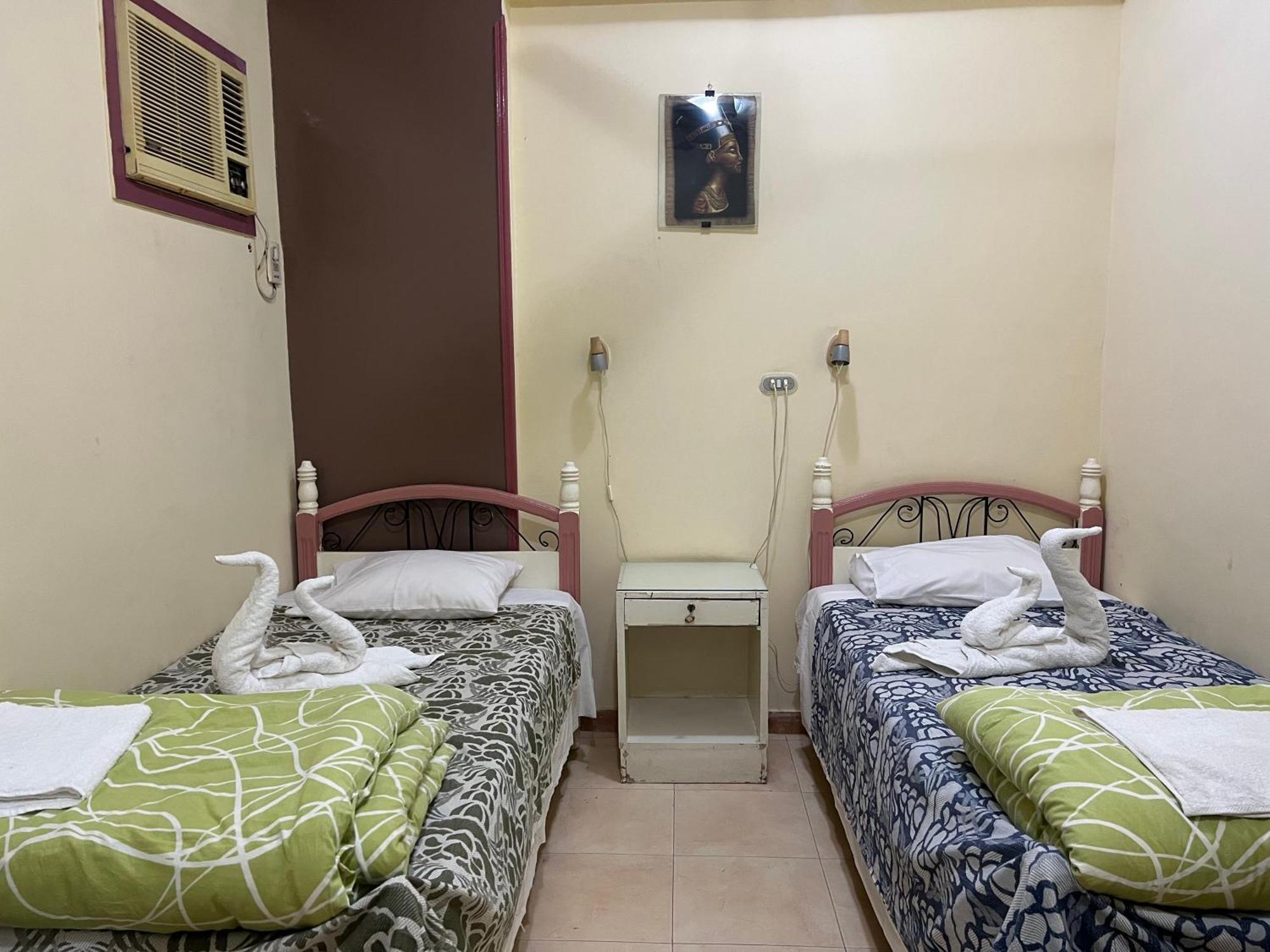 Elphardous Hotel Luxor Kültér fotó