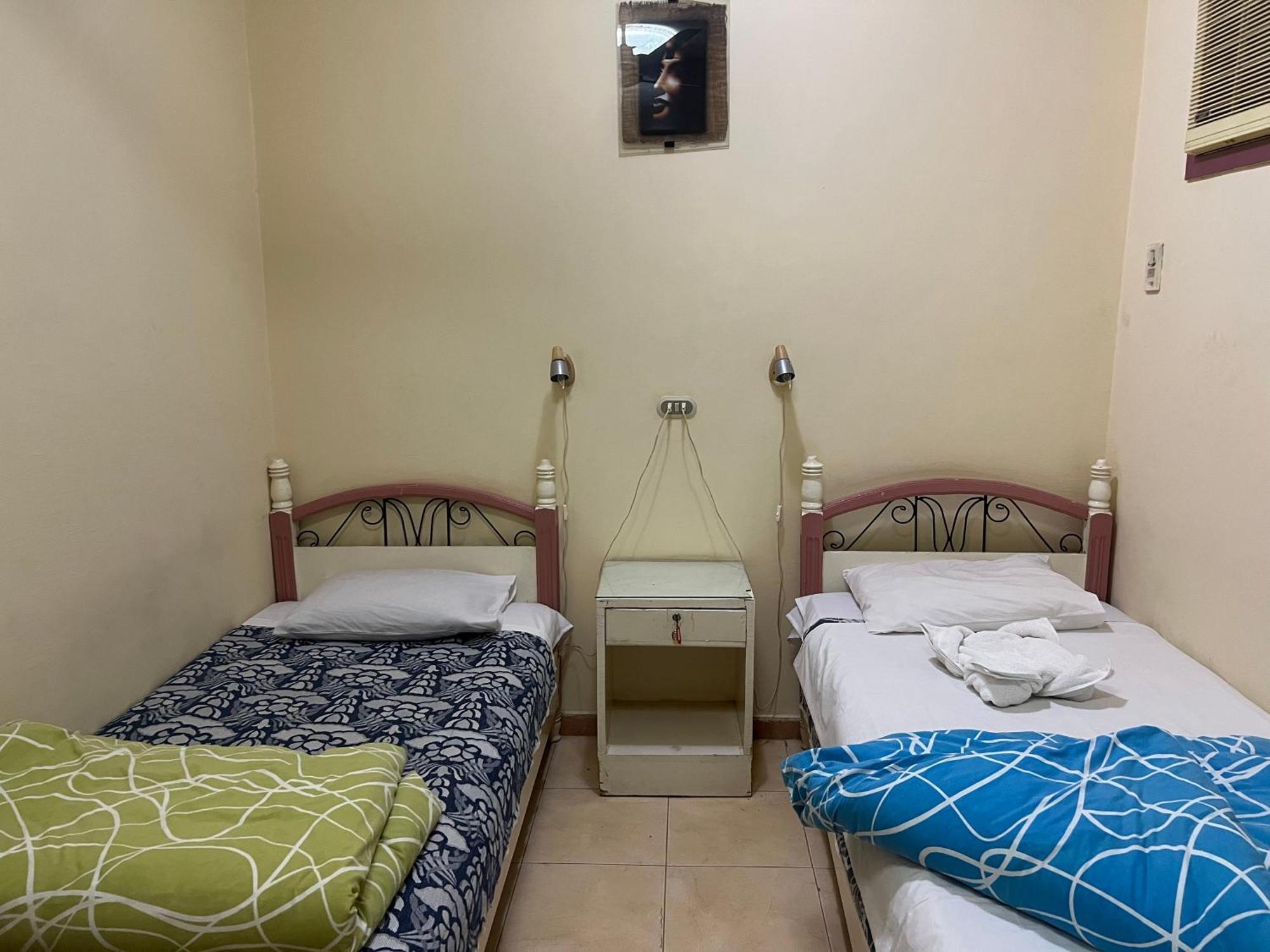 Elphardous Hotel Luxor Kültér fotó