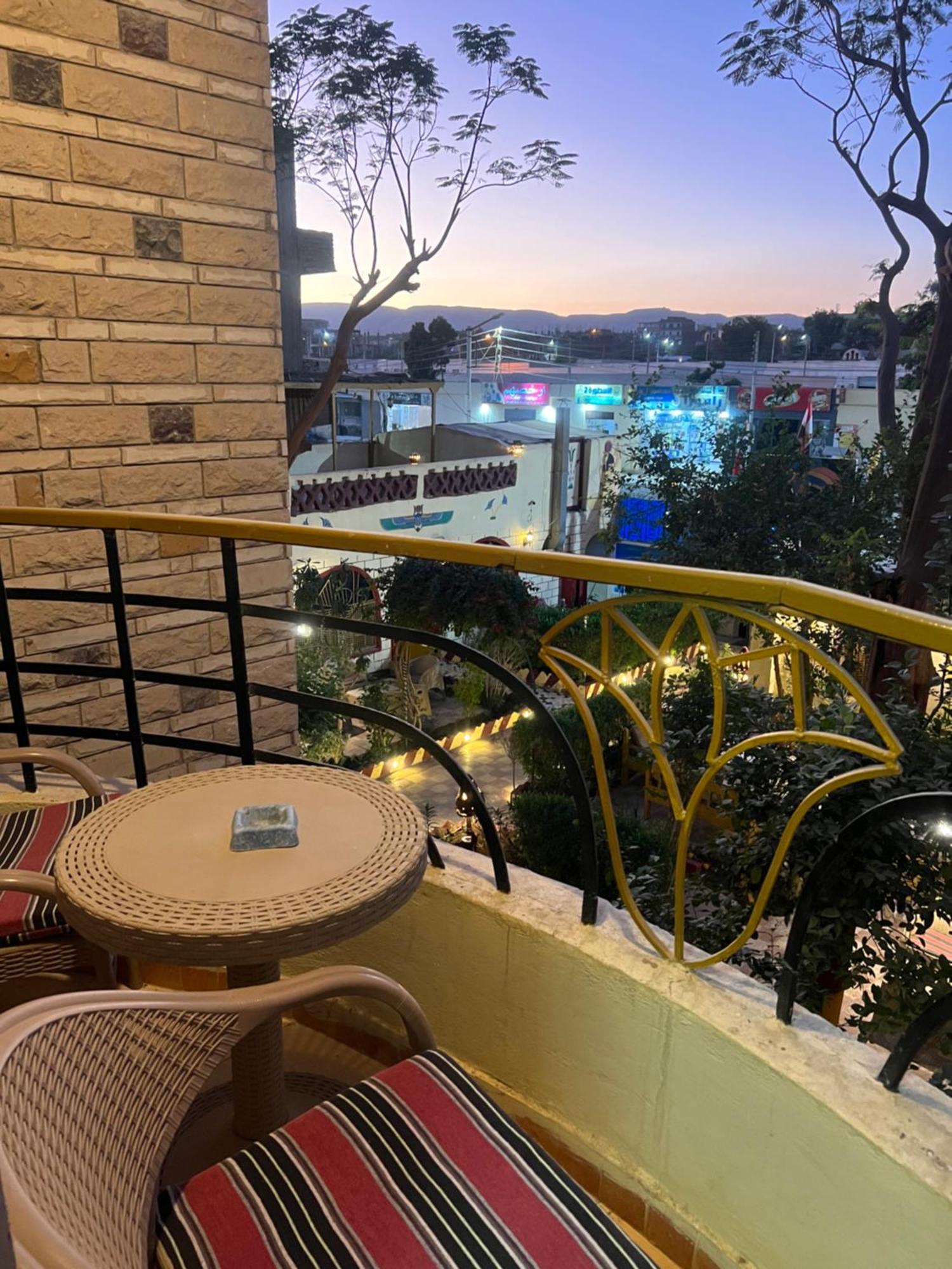 Elphardous Hotel Luxor Kültér fotó