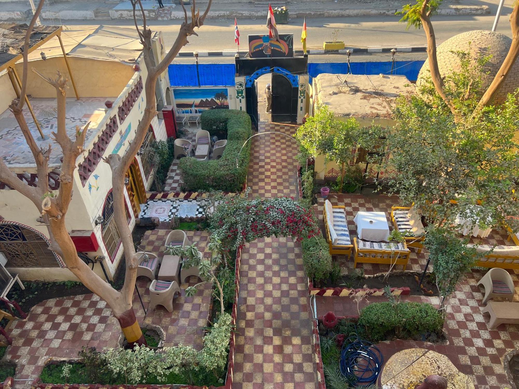 Elphardous Hotel Luxor Kültér fotó
