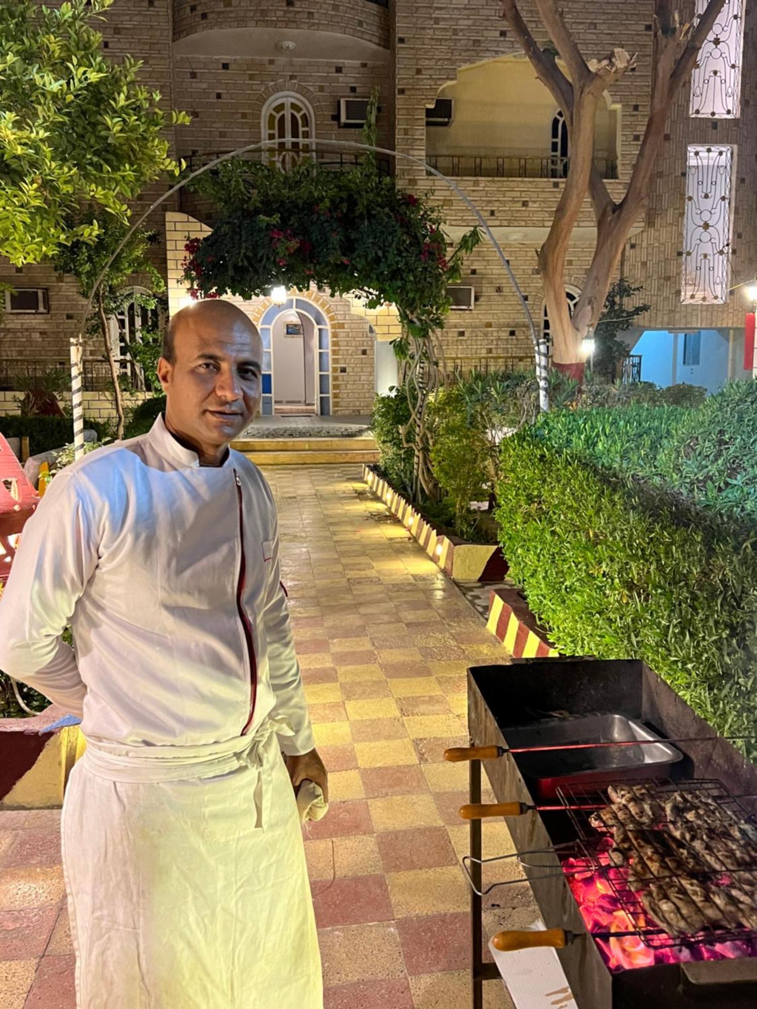 Elphardous Hotel Luxor Kültér fotó