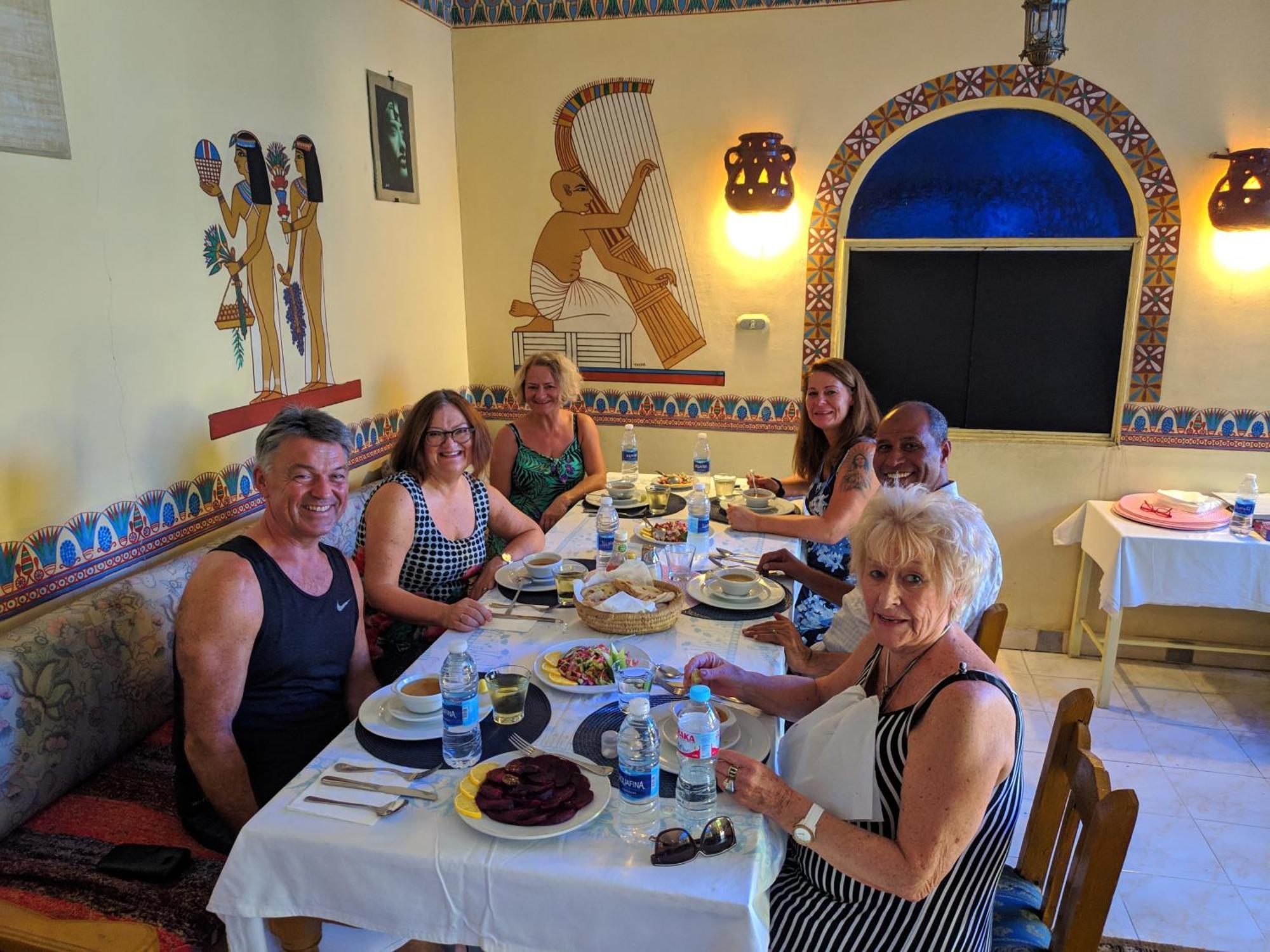 Elphardous Hotel Luxor Kültér fotó